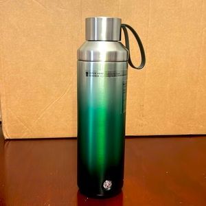 Starbucks 2022 Green Gradient Vacuum Insulated Water Bottle  20 OZ - 011129722